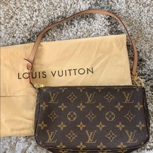 LOUIS VUITTON Monogram Pochette
